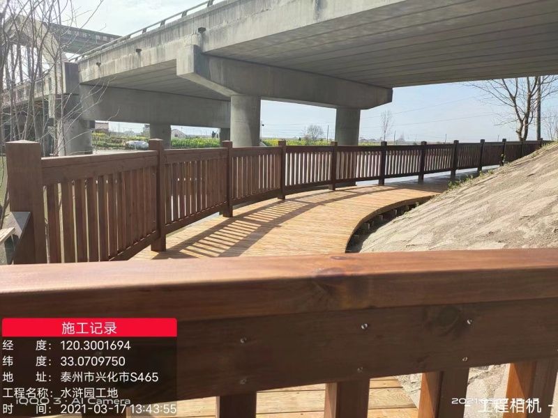 河邊木棧道，護(hù)欄